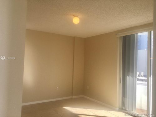 Foto del edificio - 9156 Collins Ave