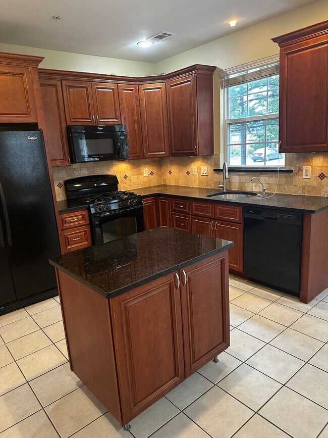Foto del edificio - 1311 Blossom Cir