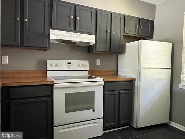 Building Photo - 7601 Lee Landing Dr