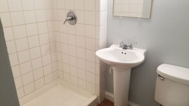 Foto del edificio - Cute STUDIO Apartment with laundry hookups