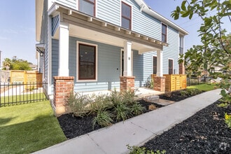 Building Photo - 311 E Evergreen St
