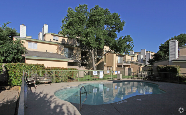 Piscina - Pine Ridge Apartments