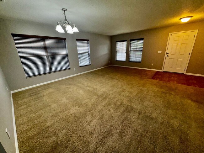 Building Photo - 3 bedroom 2.5 bath Waterford Trails Home w...
