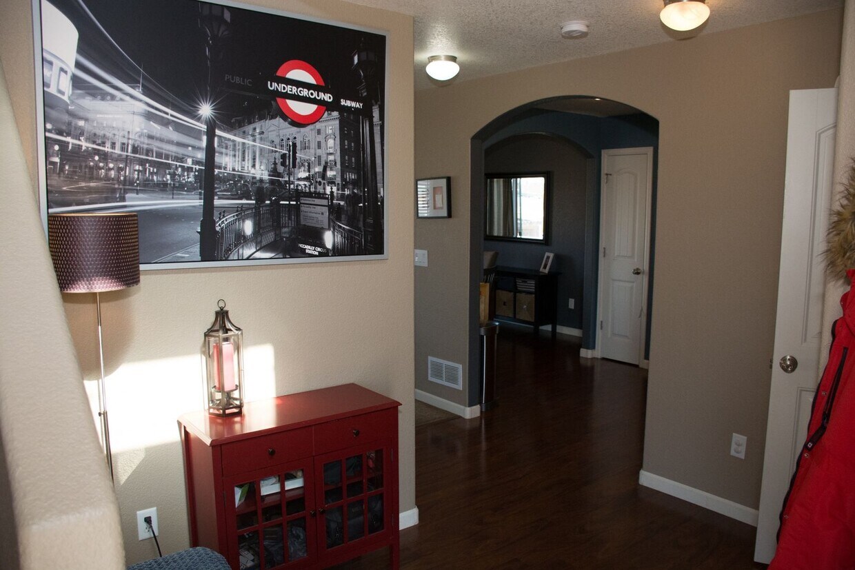 Foto principal - Beautiful 3 bedroom 2 1/2 bath