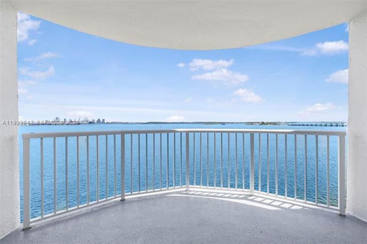 Photo - 1420 Brickell Bay Dr # 1401A (A11999517)