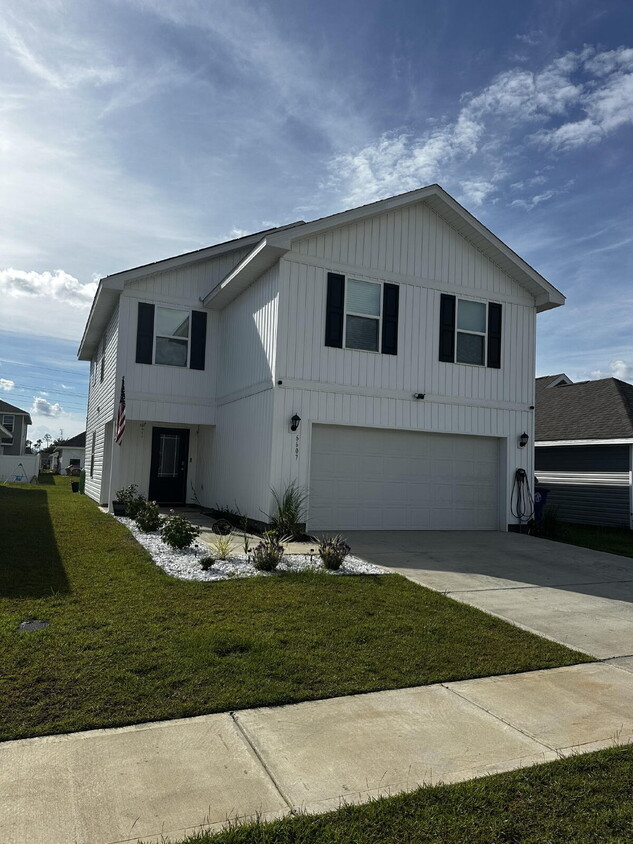 Primary Photo - "Spacious 4-Bedroom Gem with 2.5 Baths in ...