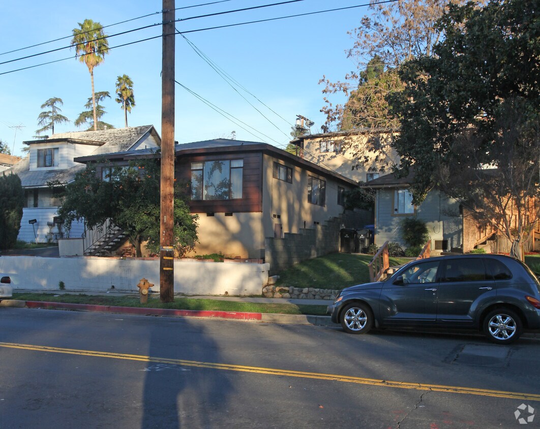 Building Photo - 6131 Piedmont Ave