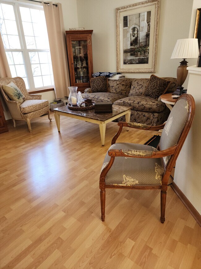 Foto del edificio - 1542 Sauganash Ct