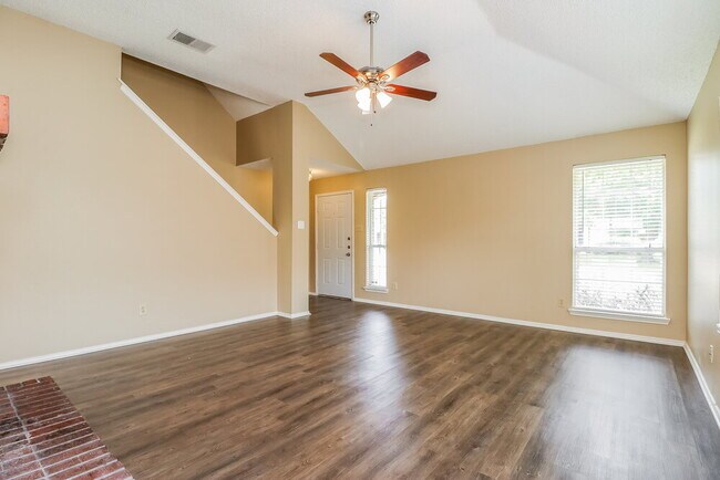 Foto del edificio - 6309 Brookmont Ct