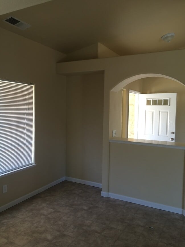 Building Photo - Madera Home for Rent