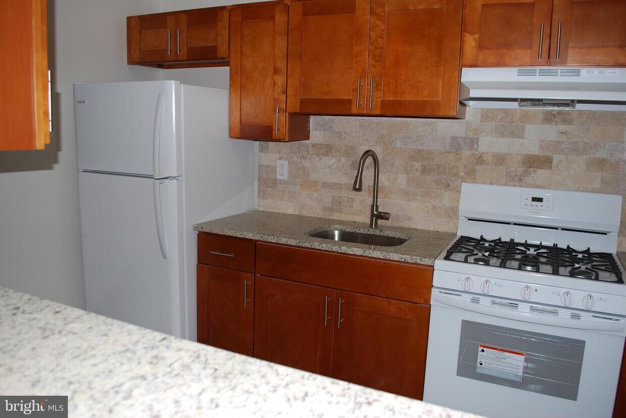 Primary Photo - 223 Central Ave