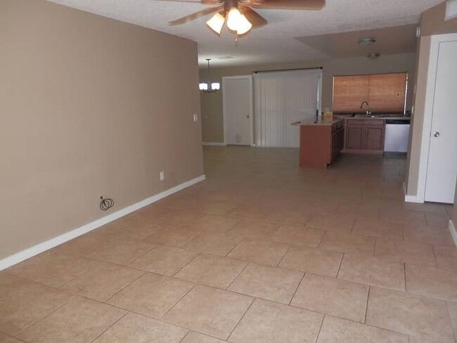 Building Photo - 804 W Colgate Dr