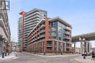 Building Photo - 50-1050 Bruyeres Mews