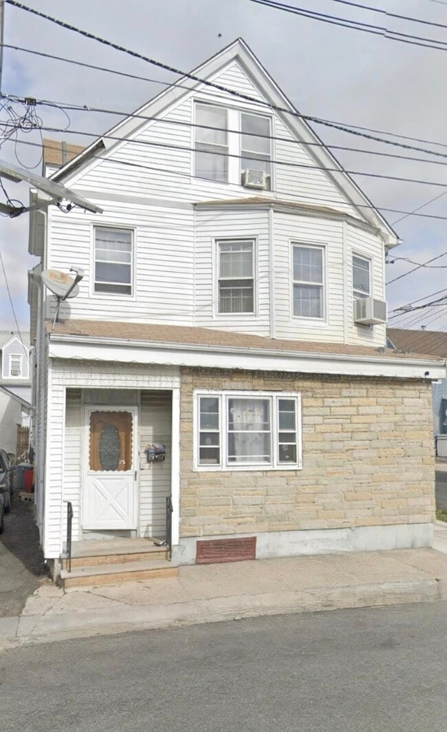 Building Photo - 17 Halstead St