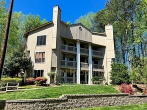 Building Photo - 833 New Kent Pl