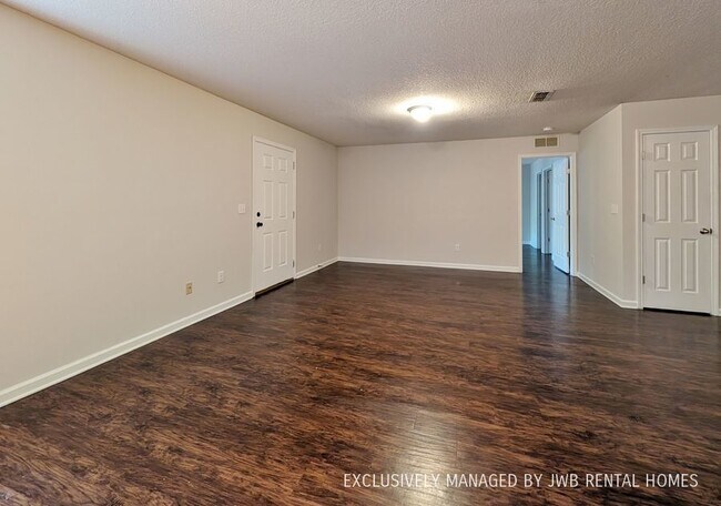 Foto del edificio - 8019 Violet Willow Ln