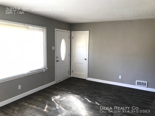 Building Photo - 3 Bedroom House