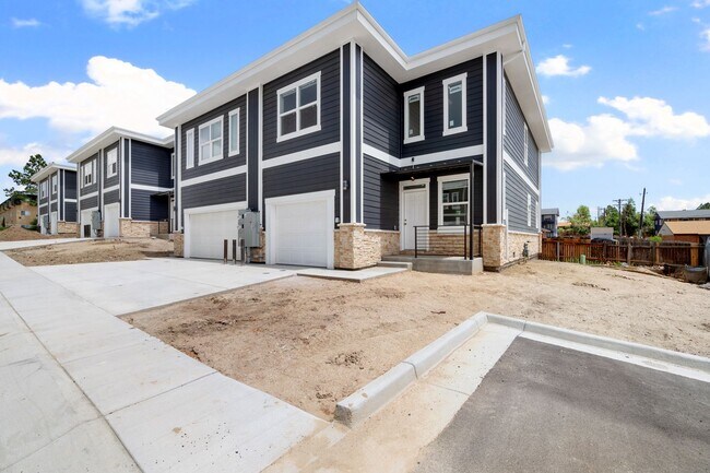 Building Photo - Brand New 3 bed 2.5 bathroom townhome