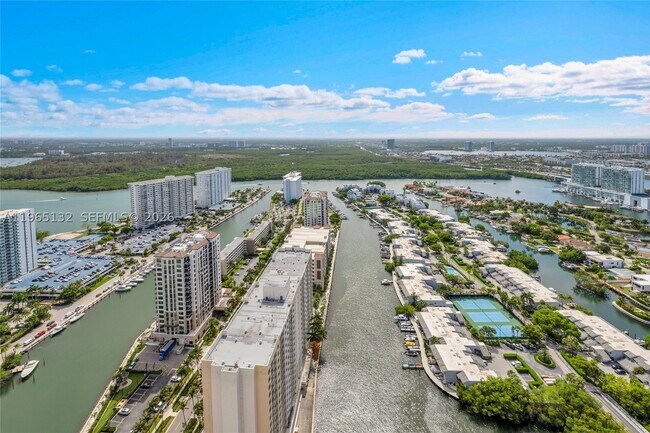 Building Photo - 16001 Collins Ave