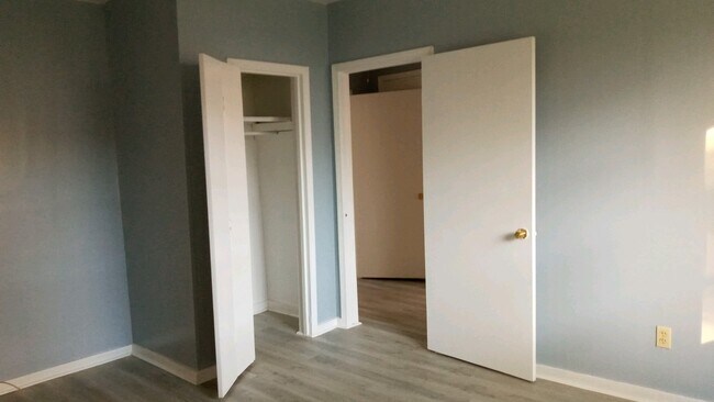 Building Photo - 953 Weinacker Ave