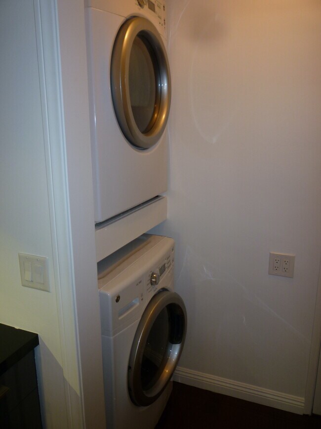 Laundry - 1015 N Kings Rd