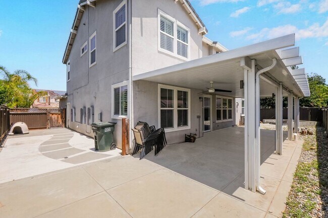 Foto del edificio - 321 Myrtle Ln