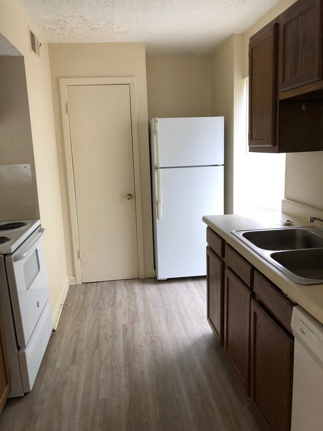 Foto del edificio - 4623 Alvin Dark Ave