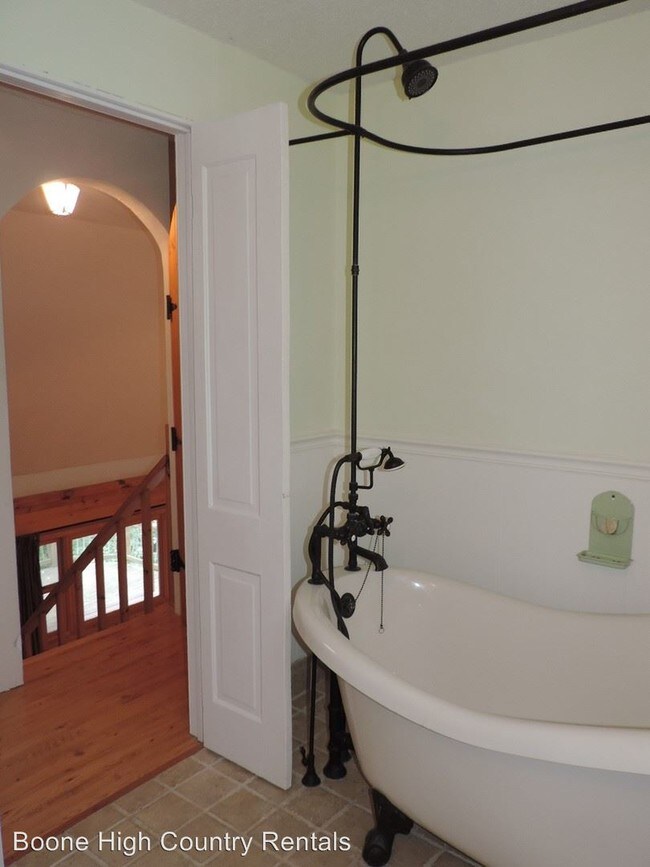 Building Photo - 2 br, 3 bath House - 105 Riverside Drive