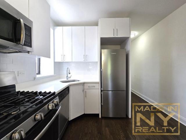 Building Photo - 3 bedroom in ASTORIA NY 11103