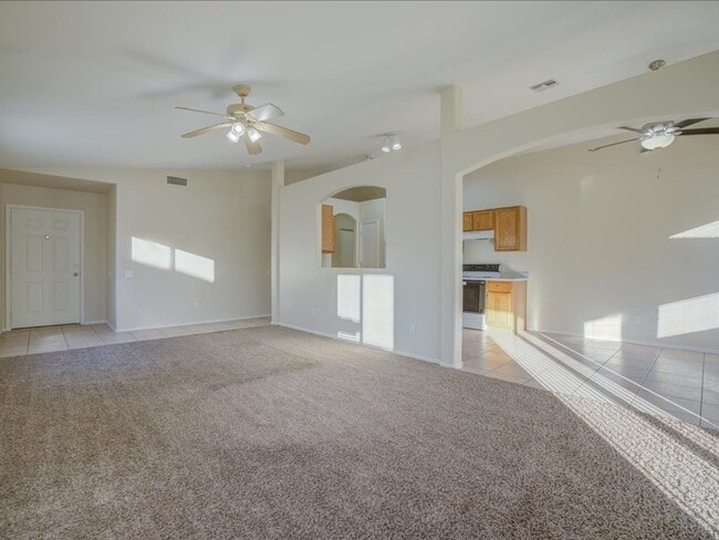 Building Photo - 3 Bedroom 2 Bathroom
