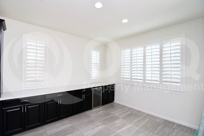 Building Photo - 231 E Wisteria Dr
