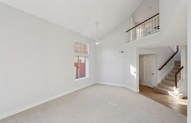 Foto del edificio - 16021 Augusta Dr