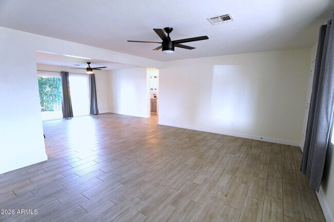 Foto del edificio - 2114 W San Juan Ave