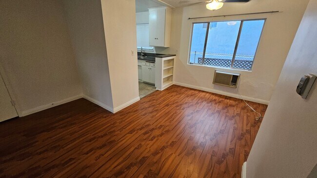 Foto del edificio - 638 N W Knoll Dr