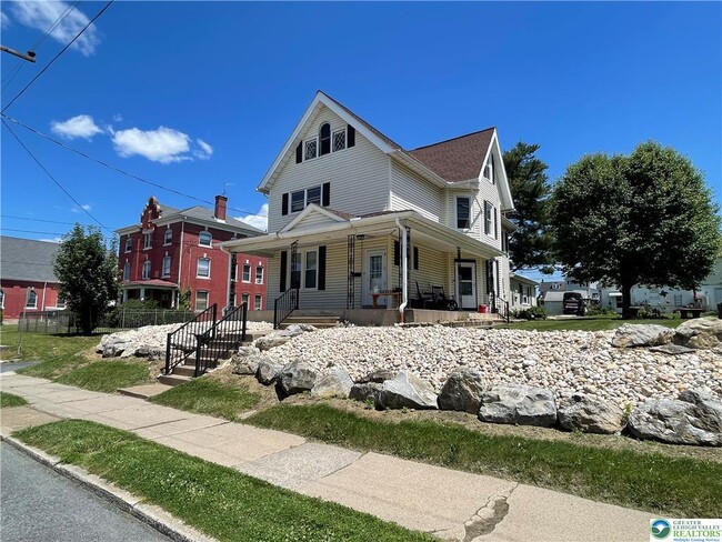 Building Photo - 1219 3rd St