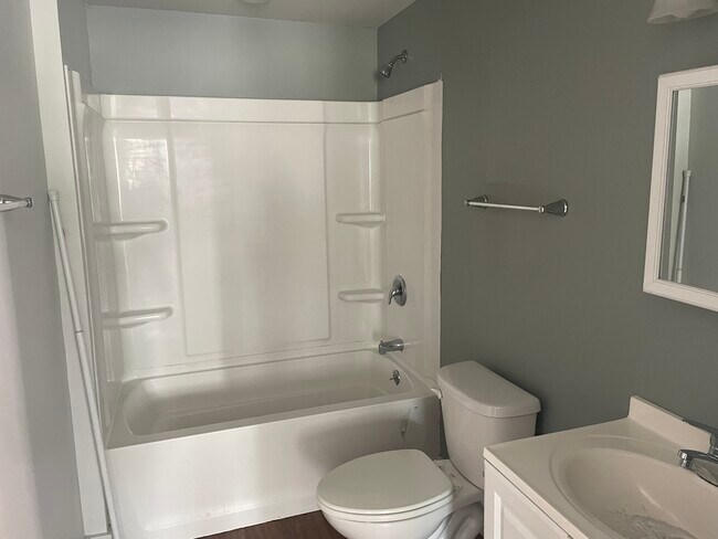 Baño - 66 Maple Ave