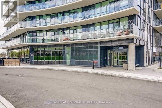 Photo du bâtiment - 1461-1461 Lawrence Ave W