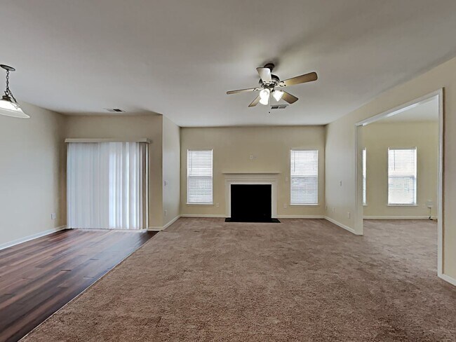 Building Photo - 2019 Southridge Dr