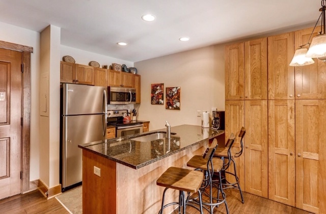 Full Kitchen - 20 Hunki Dori Ct
