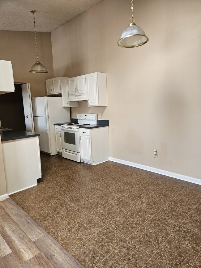 Building Photo - 403 Resort Ct