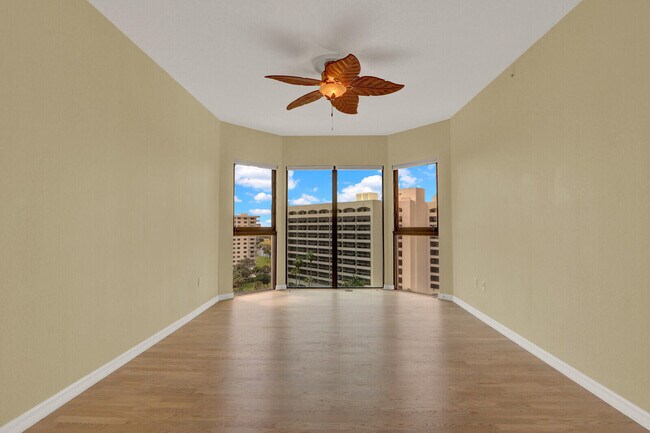Foto del edificio - 370 Golfview Rd