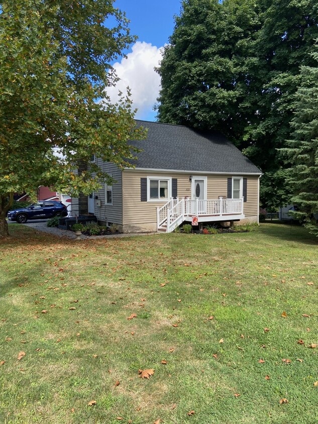 Lovely village home - 103 Summit St