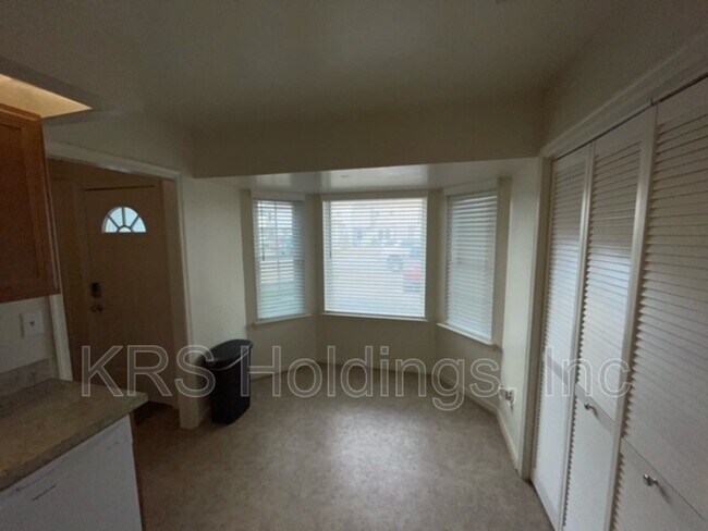 Building Photo - 3538 woodburne Dr