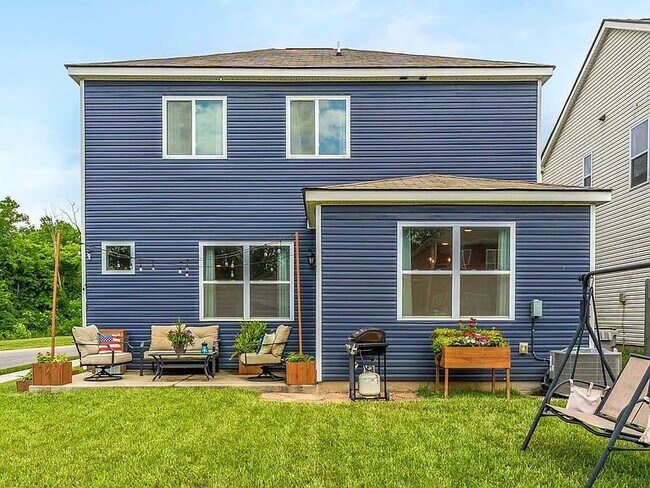 Building Photo - 324 Victory Cir