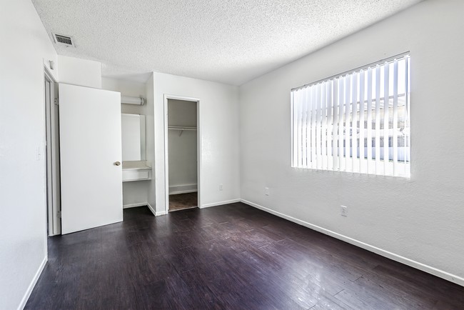 Interior Photo - Candlewick Apartments