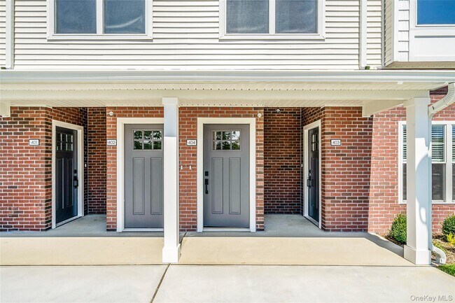 Building Photo - 725 Eastview Dr