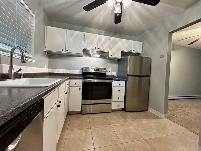Foto del edificio - FIRST MONTHS RENT FREE! Welcome to your new home!