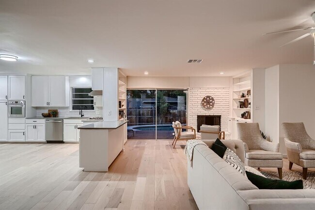 Foto del edificio - 5325 Western Hills Dr