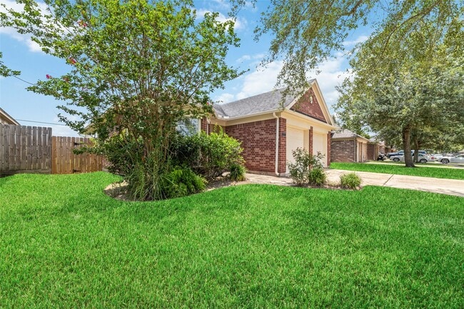 Building Photo - 3 Garden Grove Dr