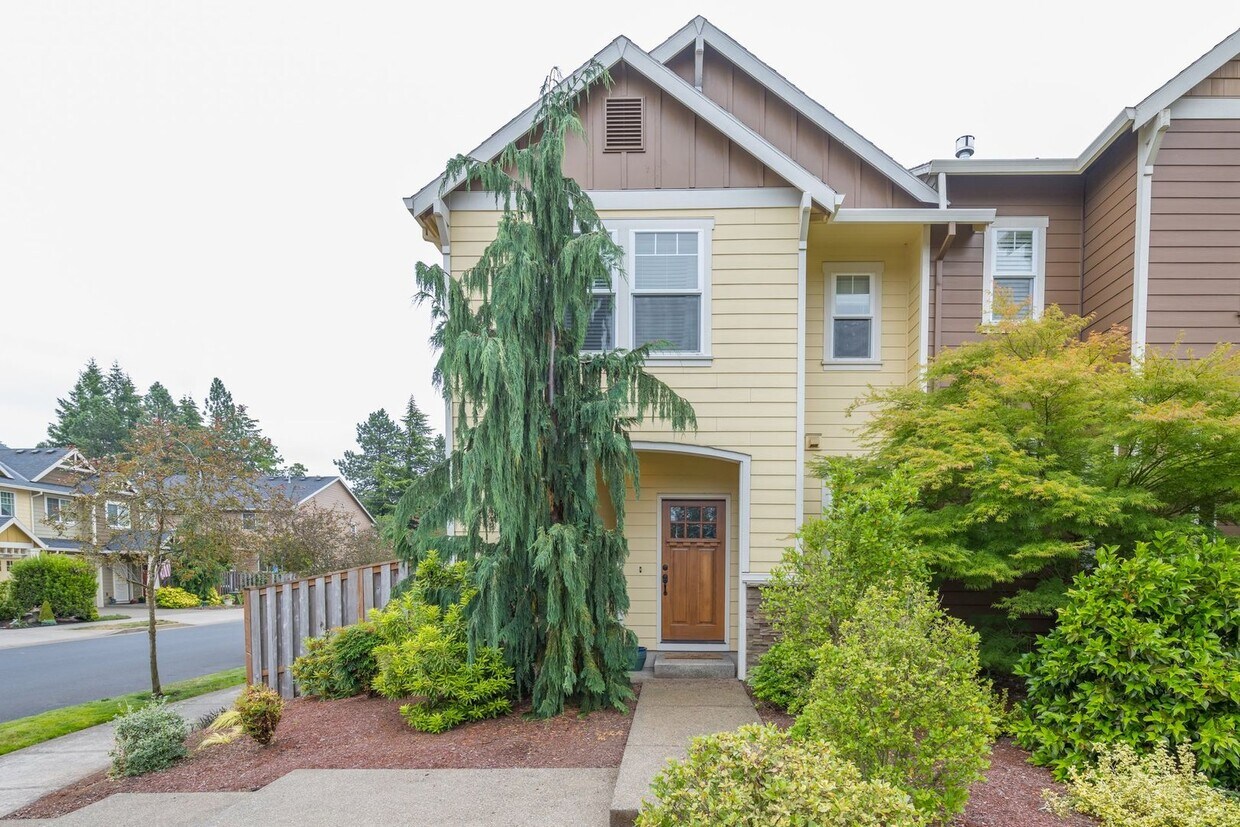 Primary Photo - Stylish 3 bedroom Townhome Living in Orego...